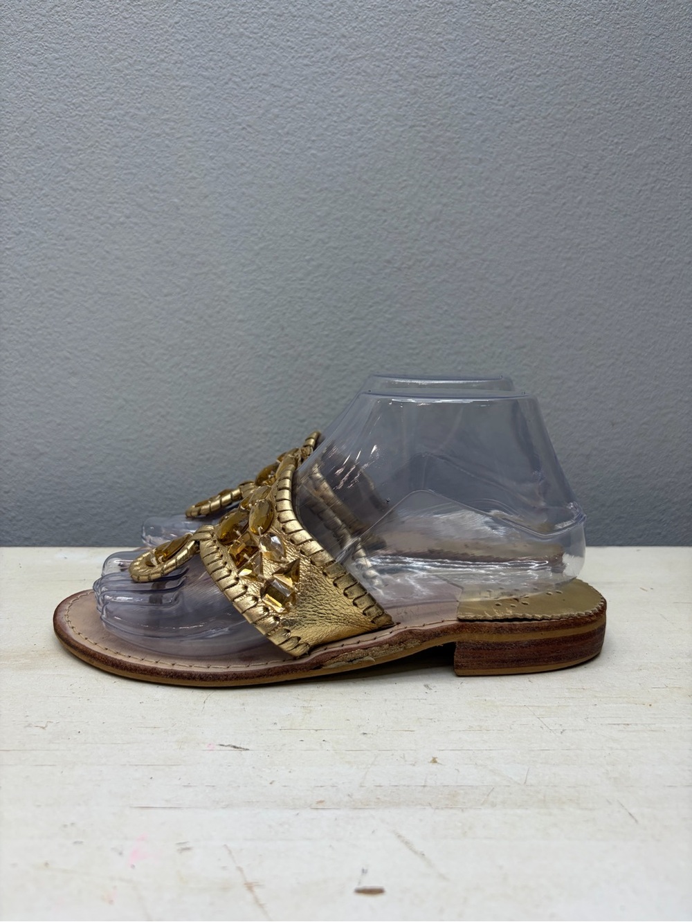 Jack rogers Gold Leather Rhinestone Navajo Thong Sandals Size 6